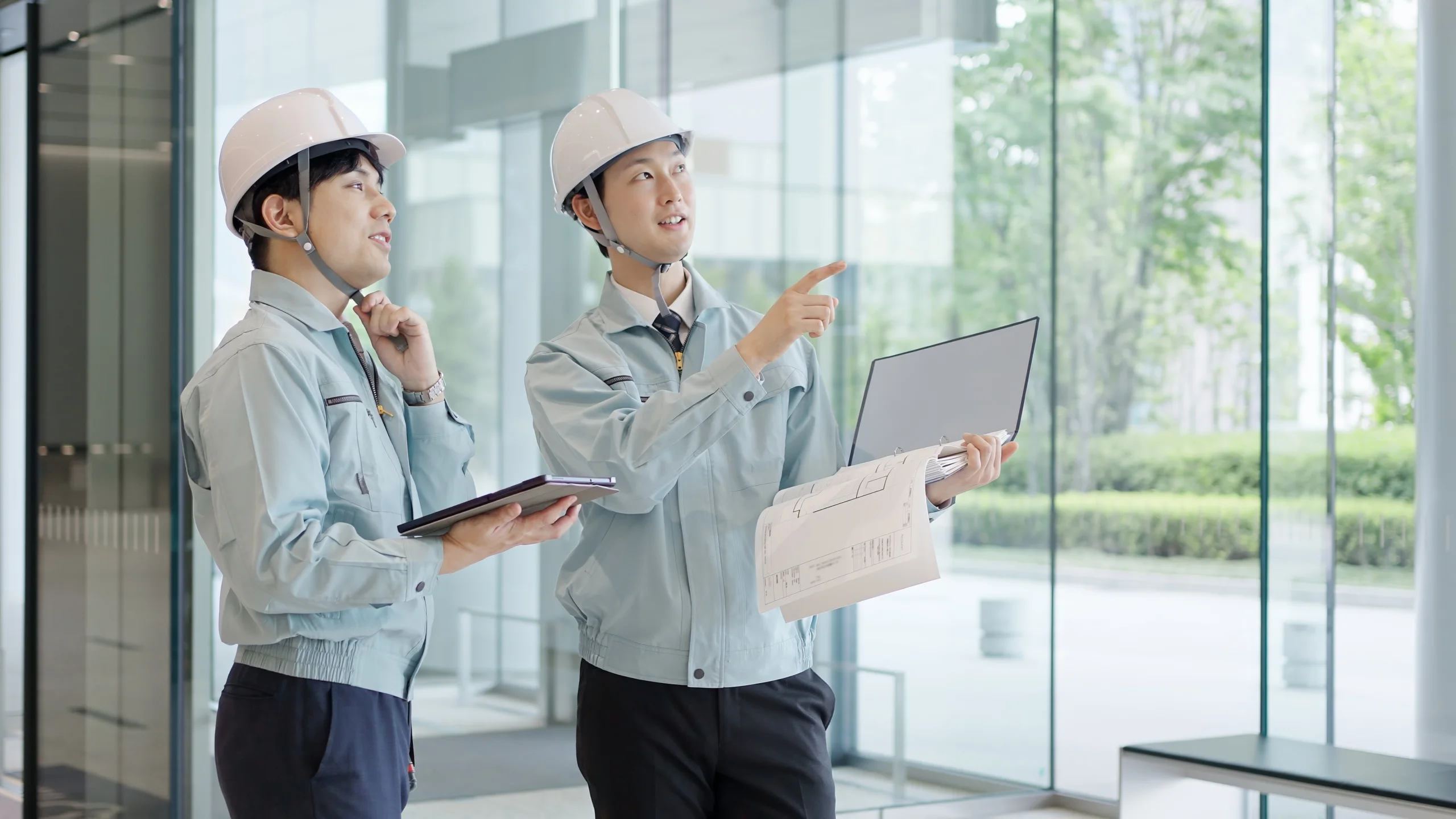 2 men meeting and pointing at something of interest